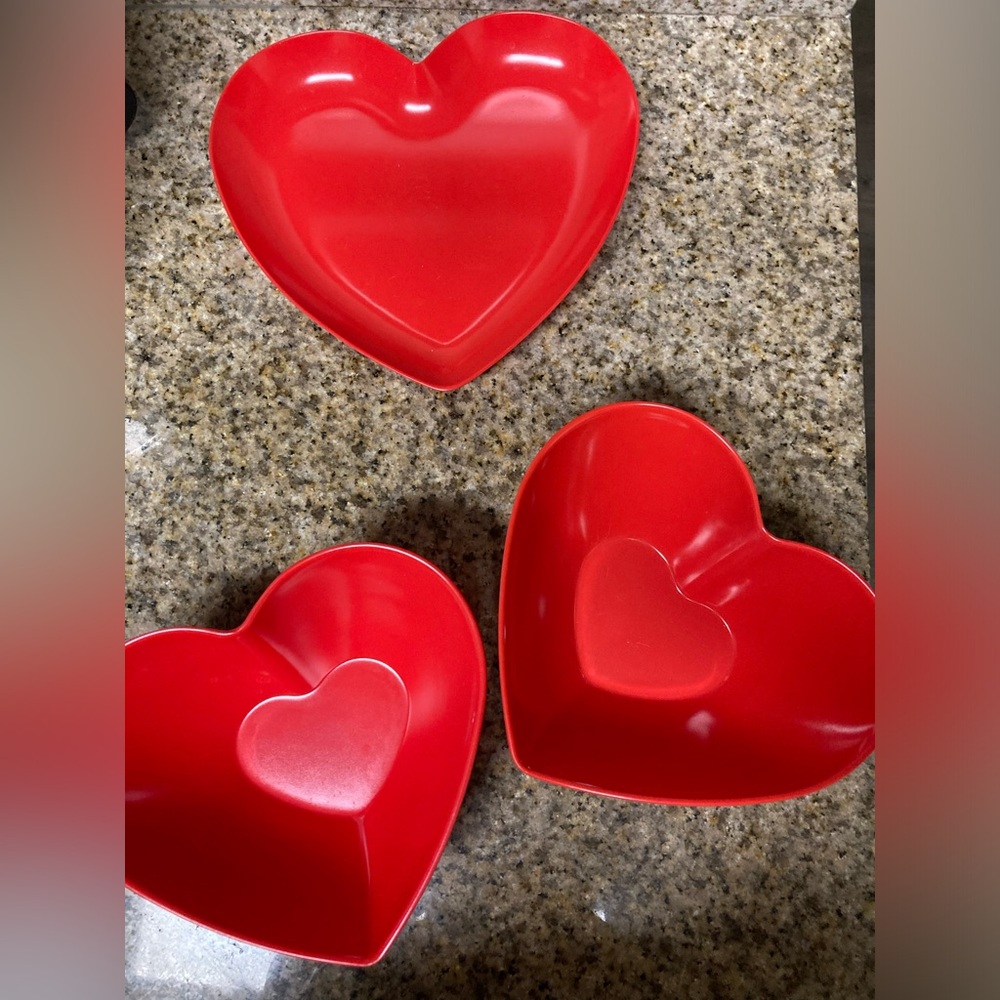 Heart shaped bowls and matching plastic plate set